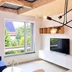 Daire Bright Hideaway -70 Sqm- Near Ber Airport