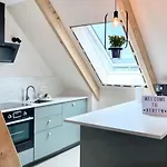 Daire Bright Hideaway -70 Sqm- Near Ber Airport