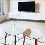 Bright Hideaway -70 Sqm- Near Ber Airport Daire *