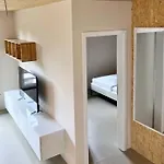 Daire Bright Hideaway -70 Sqm- Near Ber Airport Berlin