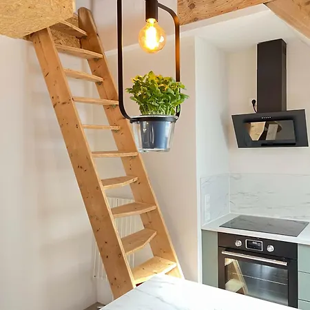 Apartman Quiet & Cozy Near Airport Ber, Free Wifi & Parking #rechts *