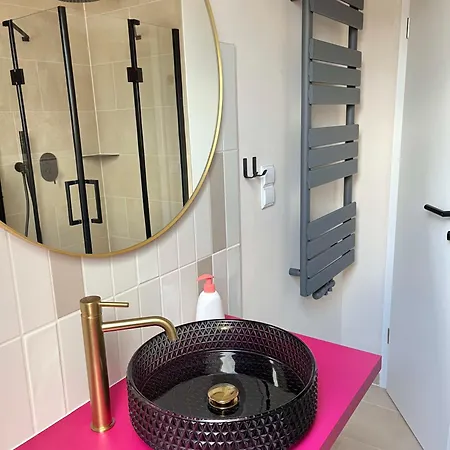 Apartman Quiet & Cozy Near Airport Ber, Free Wifi & Parking #rechts