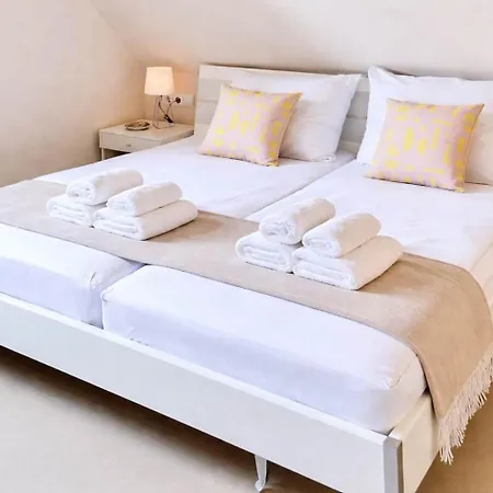 شقة Bright Hideaway -70 Sqm- Near Ber Airport