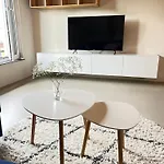 Bright Hideaway -70 Sqm- Near Ber Airport Apartment
