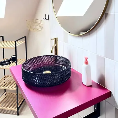 Bright Hideaway -70 Sqm- Near Ber Airport Apartment *